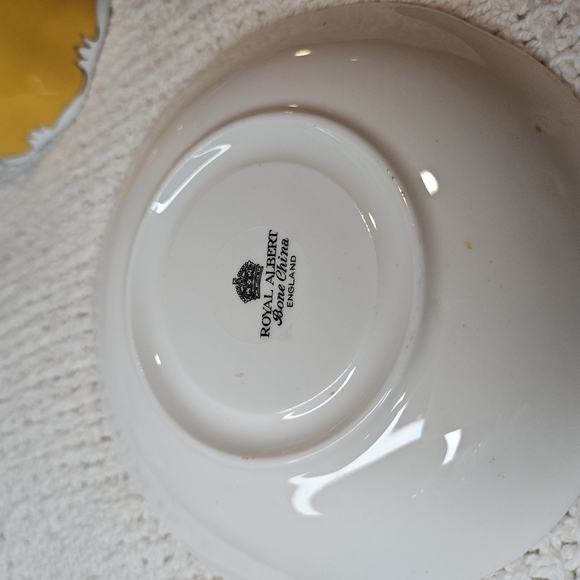 Royal Albert Teacup and Saucer YELLOW GOLD Pattern/Trim Flowers RARE Vintage - Picture 9 of 15